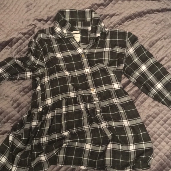 American Eagle Outfitters Sweaters - American eagle half button down long sleee